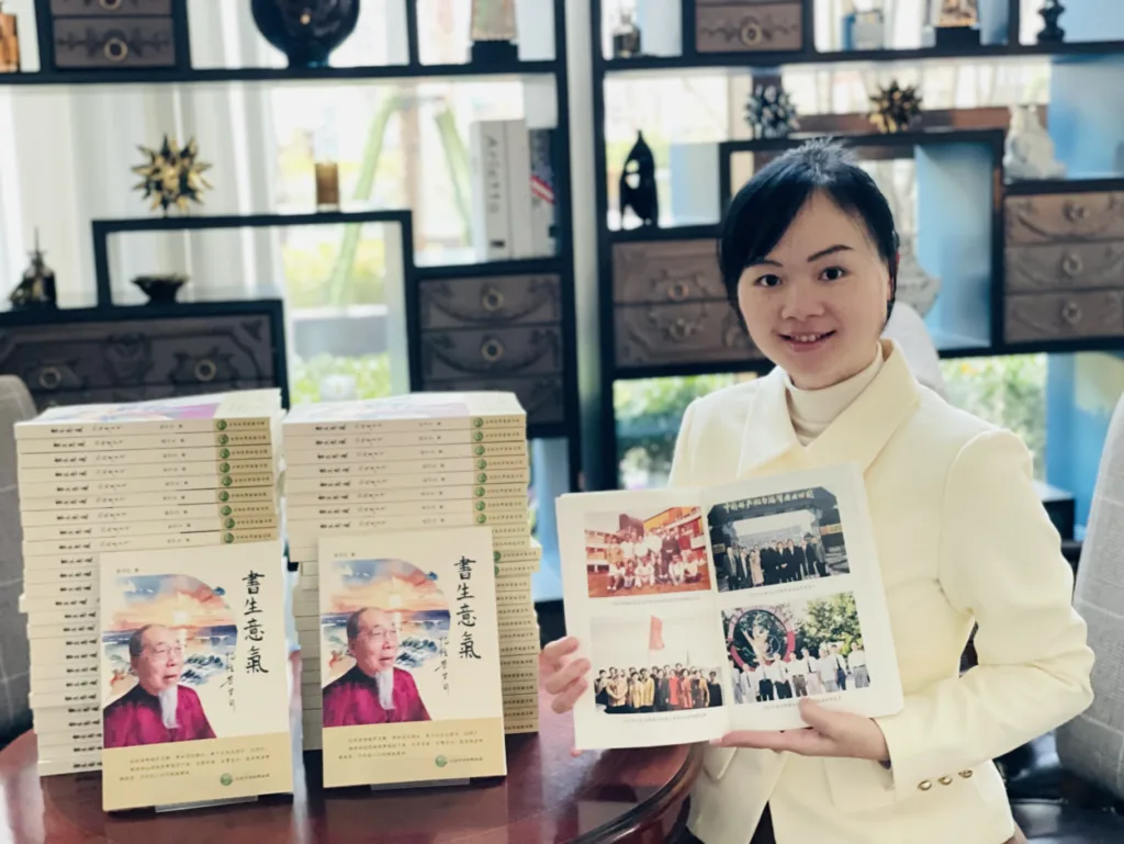 华信巨匠:用传记回忆录讲好行业领军人物的改革开放故事插图 华信巨匠:用传记回忆录讲好行业领军人物的改革开放故事插图